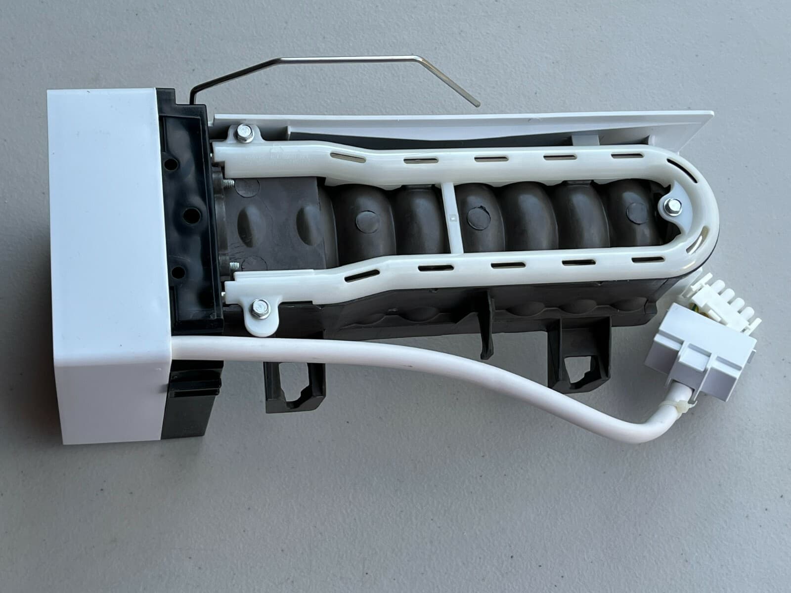 Genuine OEM Frigidaire Refrigerator  Ice Maker Assembly 5303918277 — thumbnail 5