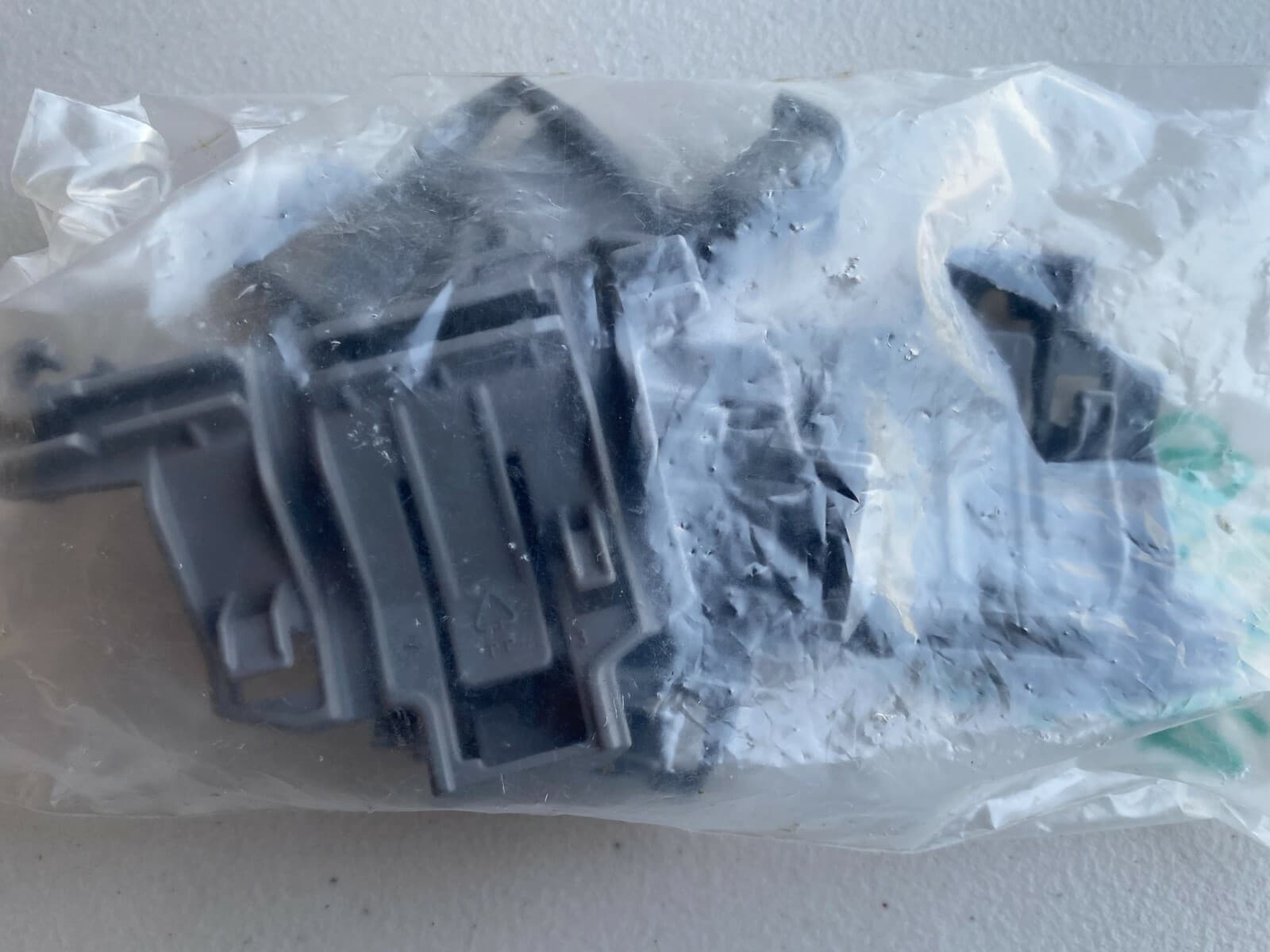 New Genuine OEM Bosch Dishwasher Bearing S47KMK15UC/22 00611473 (611473) — thumbnail 2