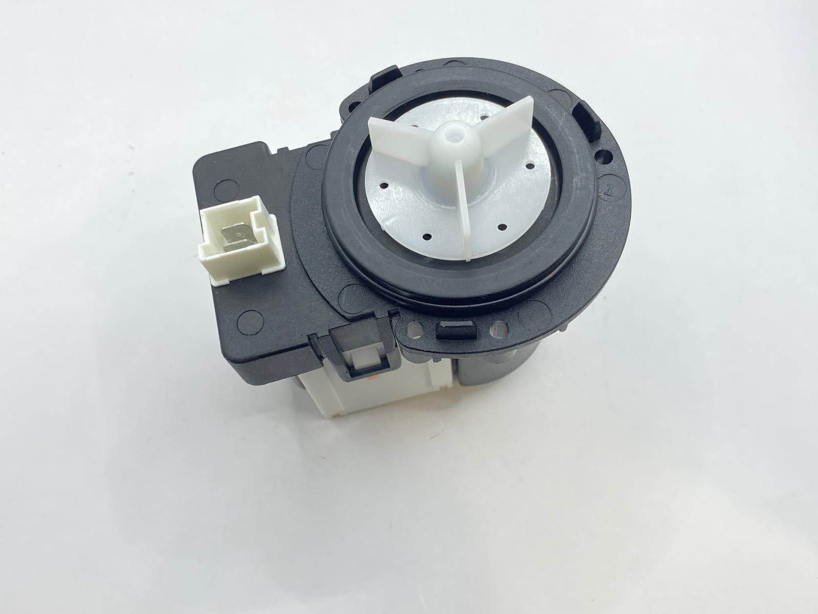 New Genuine OEM  Samsung Washer Drain Pump Assembly WF306LAW/XAA   DC31-00054A — thumbnail 9