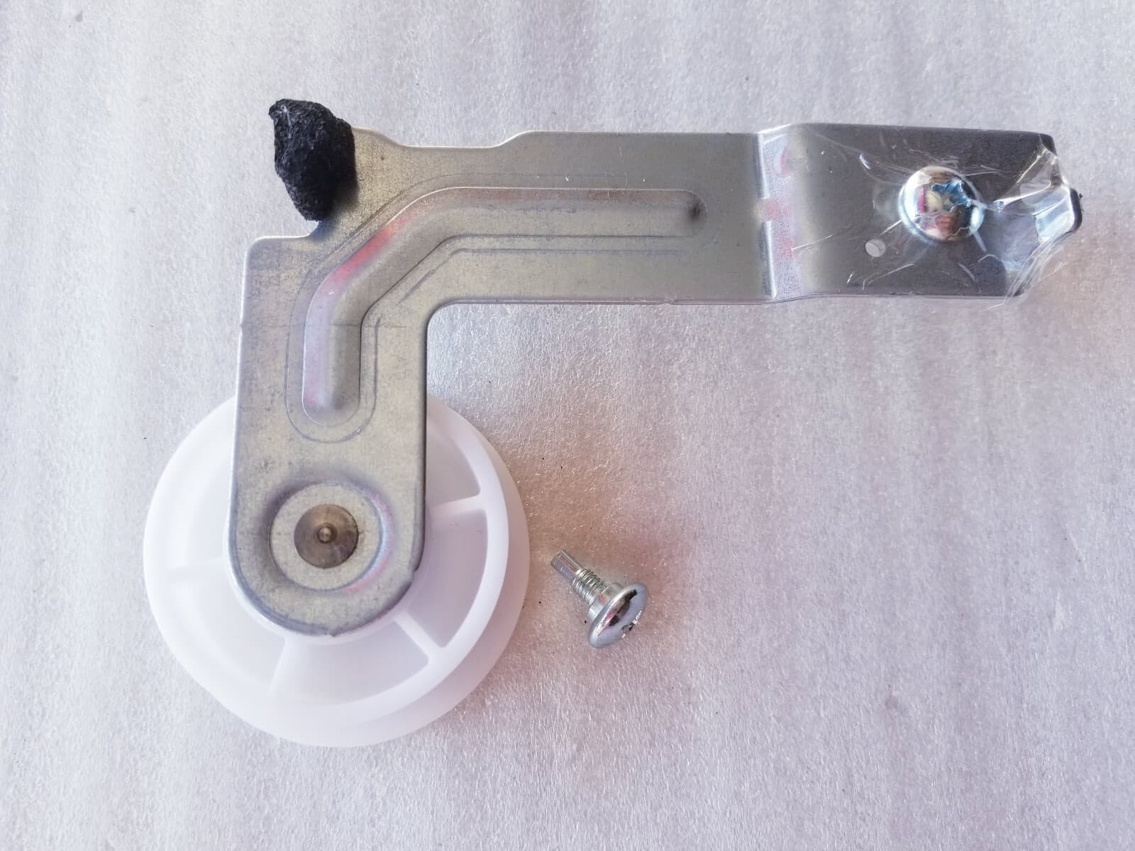 Genuine  Samsung Dryer Idler Assembly Bracket DC93-00634A — thumbnail 2
