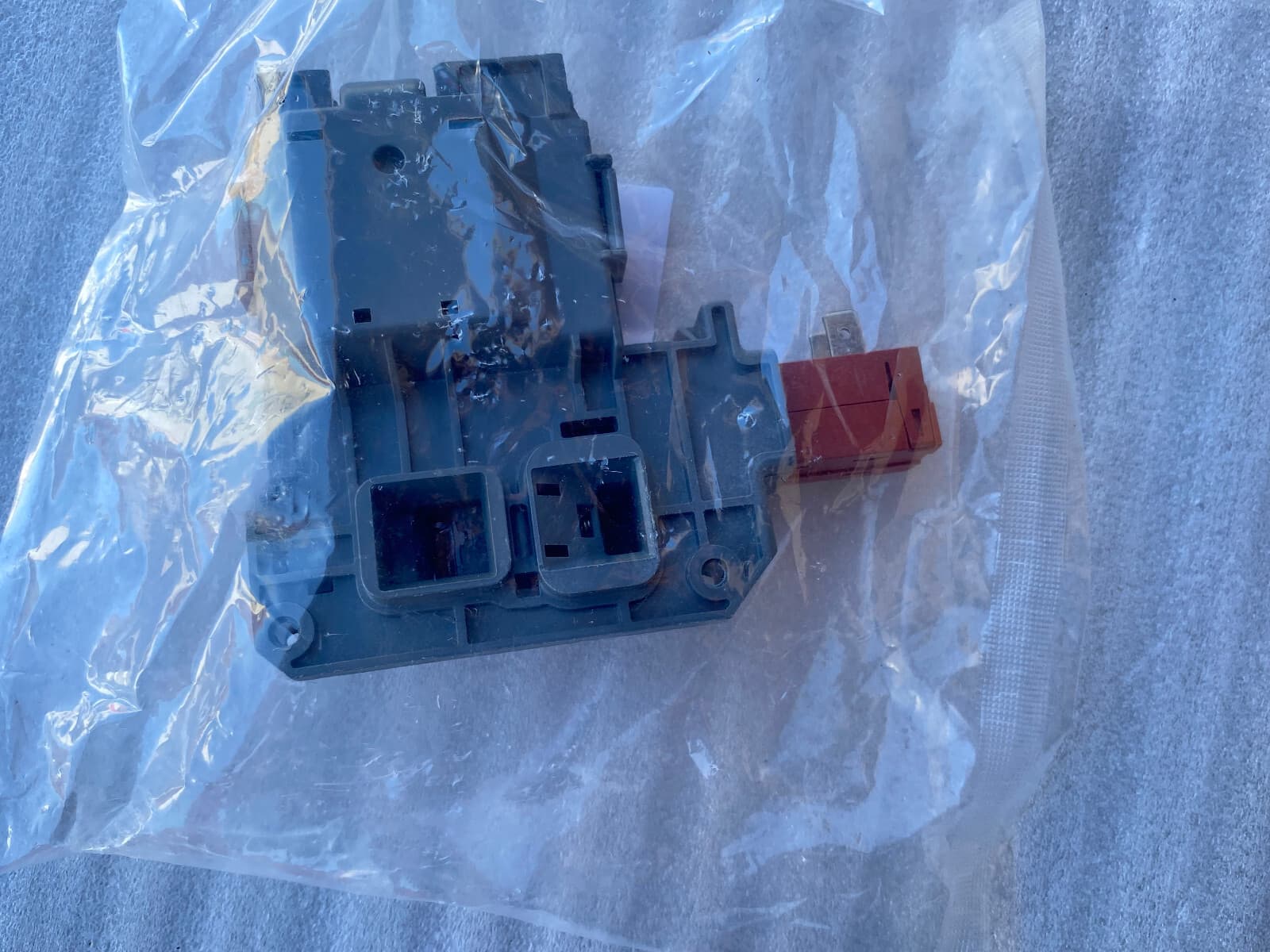 New Frigidaire Door Lock and Switch Assembly  131763202 — thumbnail 2