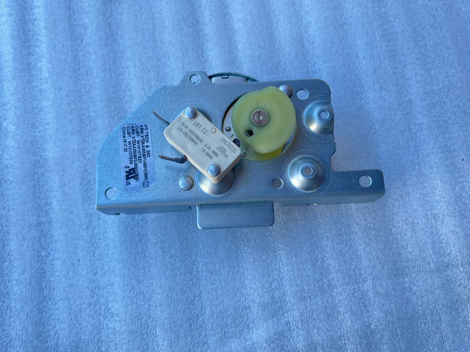 Genuine Whirlpool Range  Door Latch Assembly WPW10107820