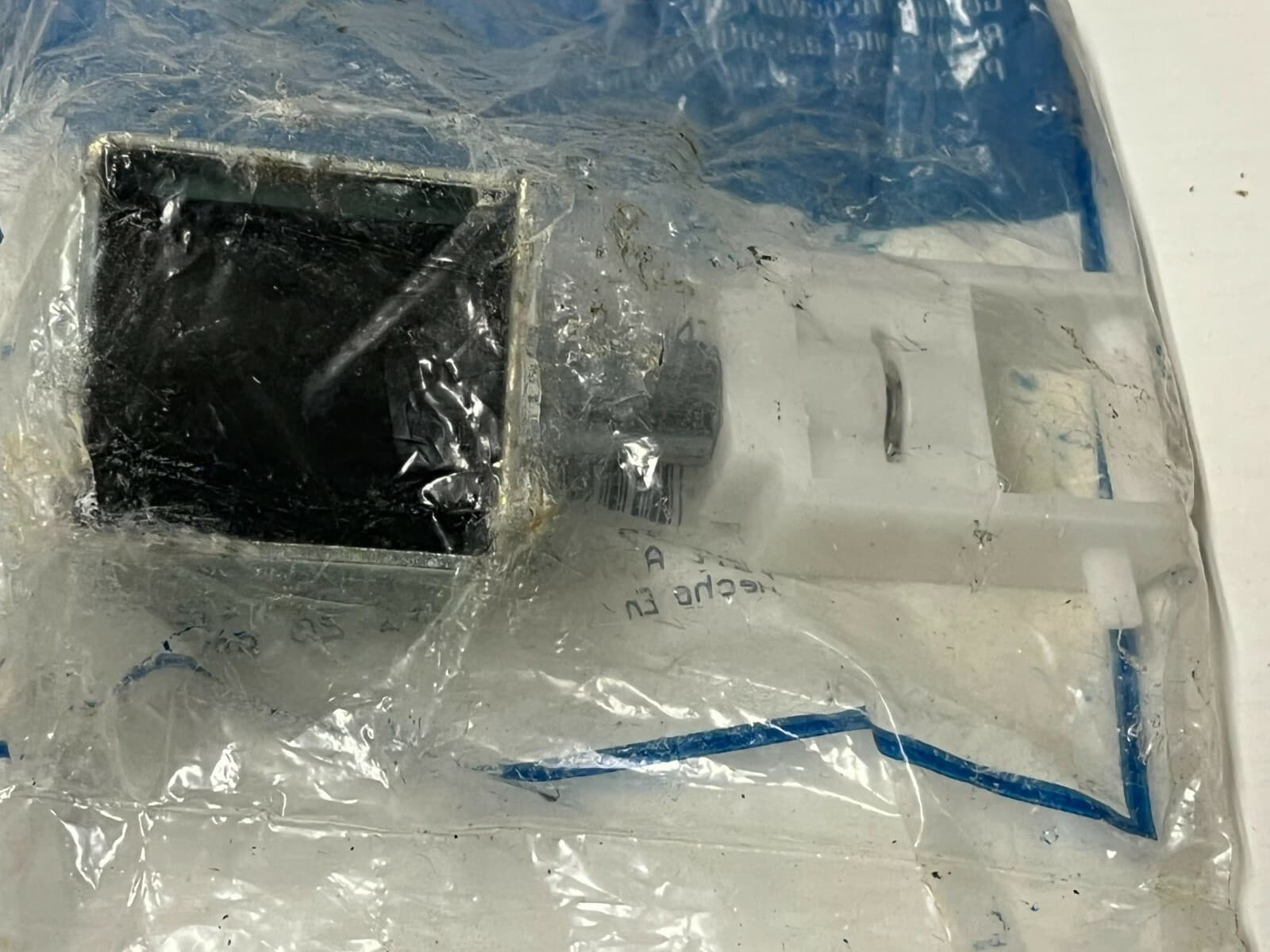 Genuine OEM Frigidaire Refrigerator Ice Dispenser Solenoid 241675704 — thumbnail 2