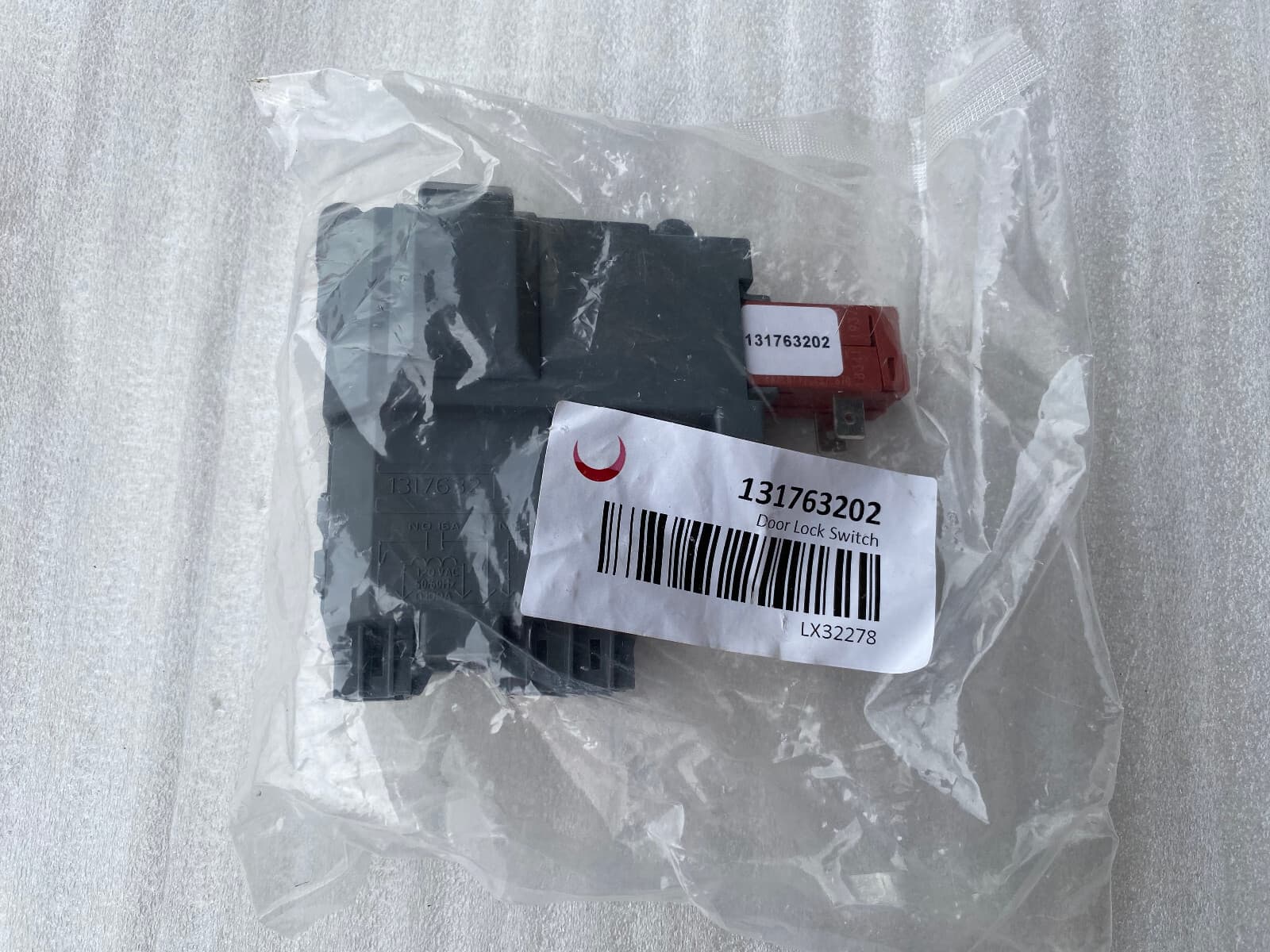New Frigidaire Door Lock and Switch Assembly  131763202 — thumbnail 4