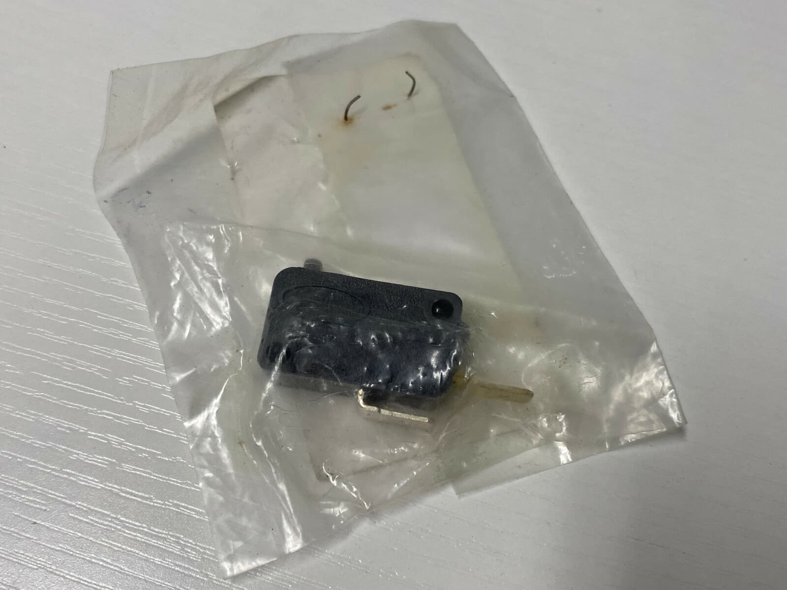 NEW Genuine OEM Whirlpool Microwave Door Switch W10269460 — thumbnail 2