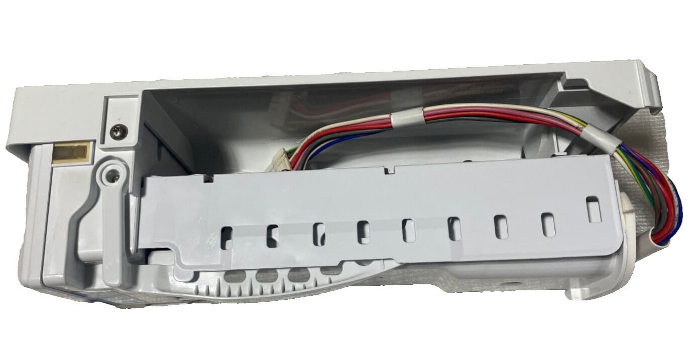 New Genuine OEM GE  Refrigerator Ice Maker WR30X10131 — thumbnail 6